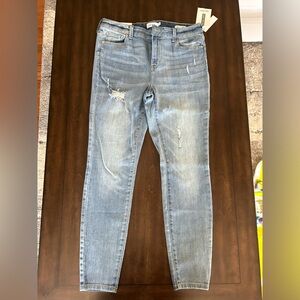 Truck craft juniors jeans NWT size 13 skinny jeans.
